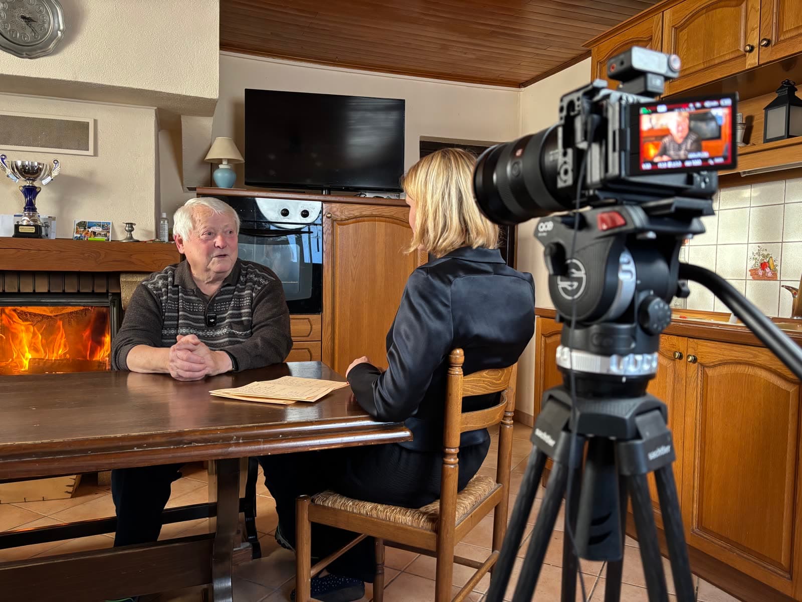 Tournage d'une interview MEMO au domicile d'une personne âgée